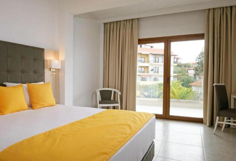 اتاق سوپریور سه تخته, Aristoteles Holiday Hotel And Spa