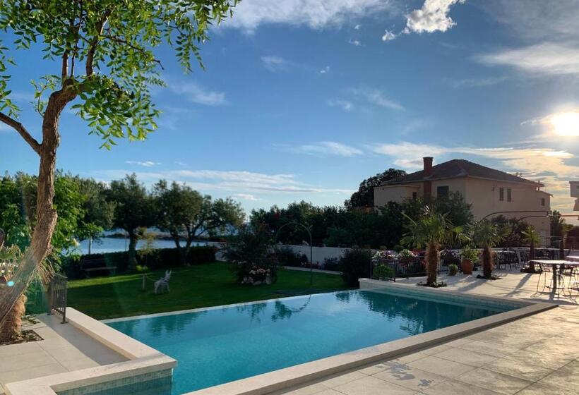 Standaardkamer met Uitzicht op Zee en Terras, Villa Pitomcia