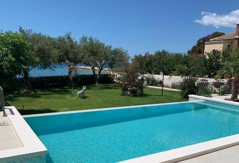 اتاق استاندارد با بالکن و چشم‌انداز دریا, Villa Pitomcia