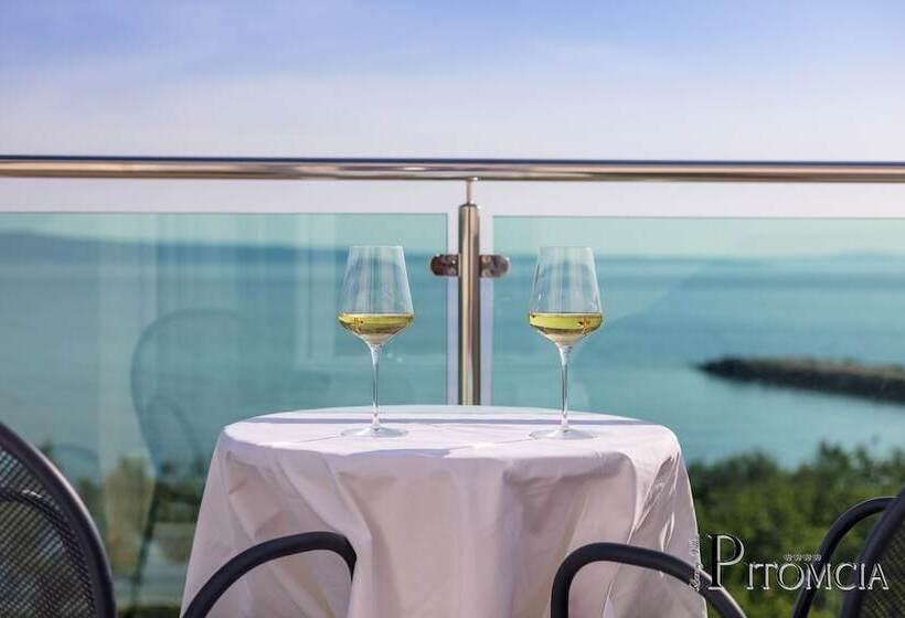 Standaardkamer met Uitzicht op Zee en Balkon, Villa Pitomcia