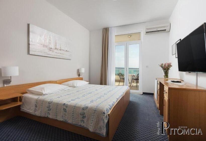 اتاق استاندارد با تراس و چشم‌انداز دریا, Villa Pitomcia