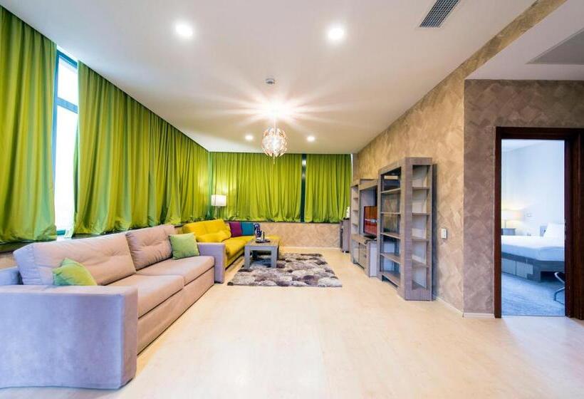 سوئیت پنت هاوس, Business Hotel Conference Center & Spa