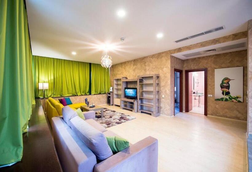 سوئیت پنت هاوس, Business Hotel Conference Center & Spa