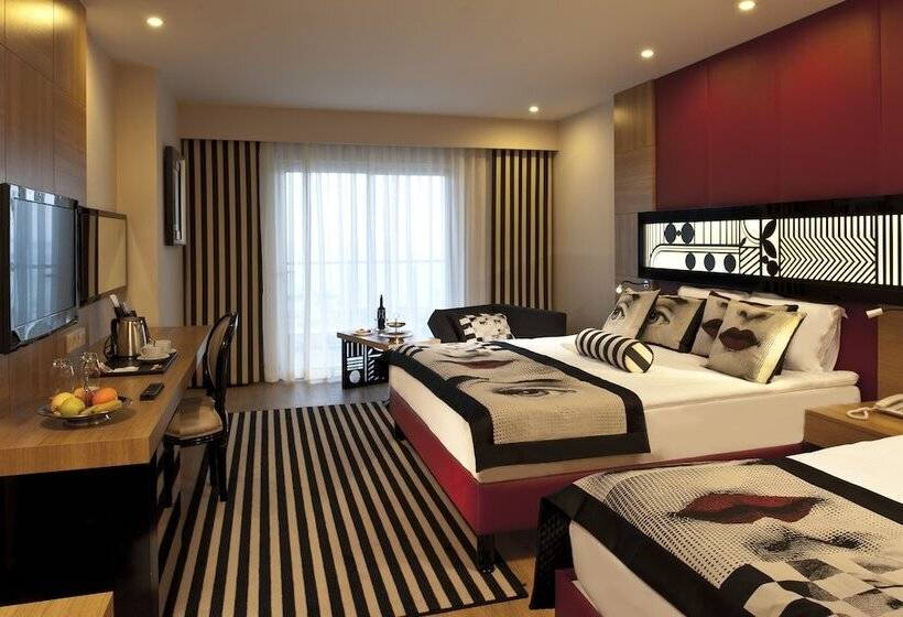 اتاق سوپریور با چشم‌انداز جانبی دریا, Delphin Imperial Lara