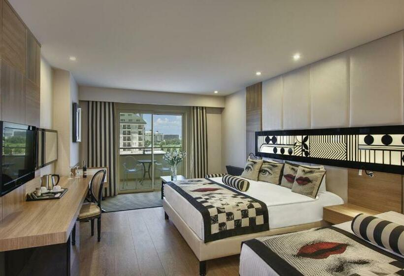 اتاق سوپریور با چشم‌انداز, Delphin Imperial Lara