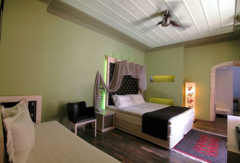 Suite, Elia Fatma Boutique