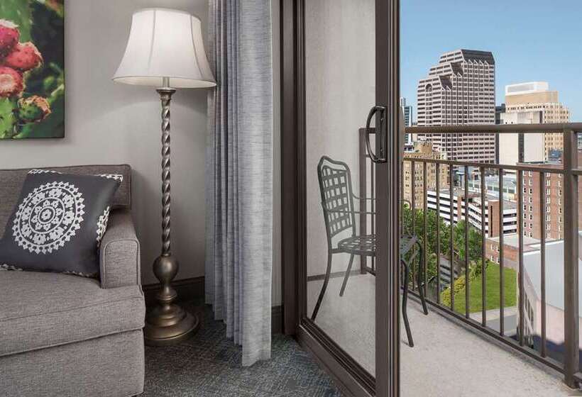 سوئیت با تخت بزرگ, Embassy Suites San Antonio Riverwalk Downtown
