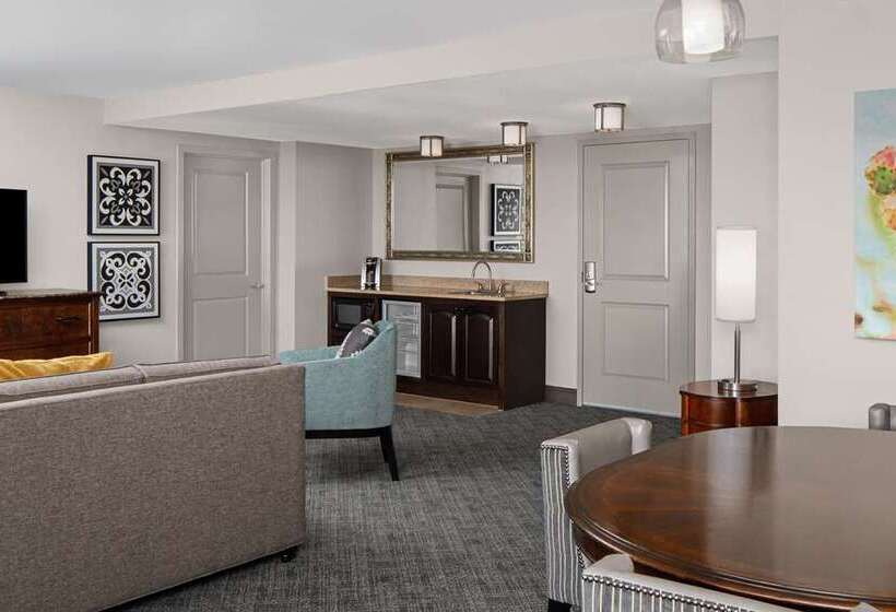 سوئیت با چشم‌انداز رودخانه, Embassy Suites San Antonio Riverwalk Downtown