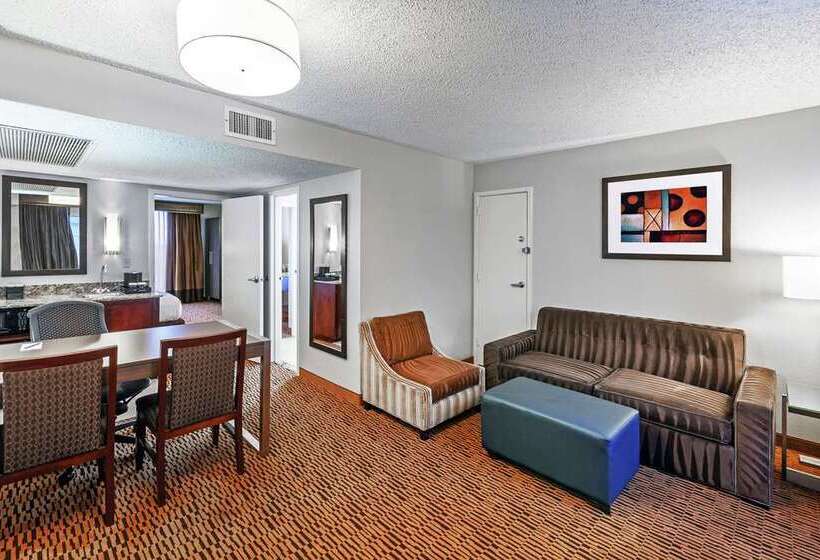 سوئیت 2 خوابه, Embassy Suites San Antonio Riverwalk Downtown