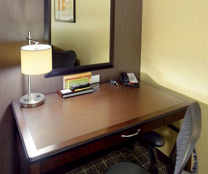 Suite Adapted for people with reduced mobility, Hilton Garden Inn Springfield, Mo