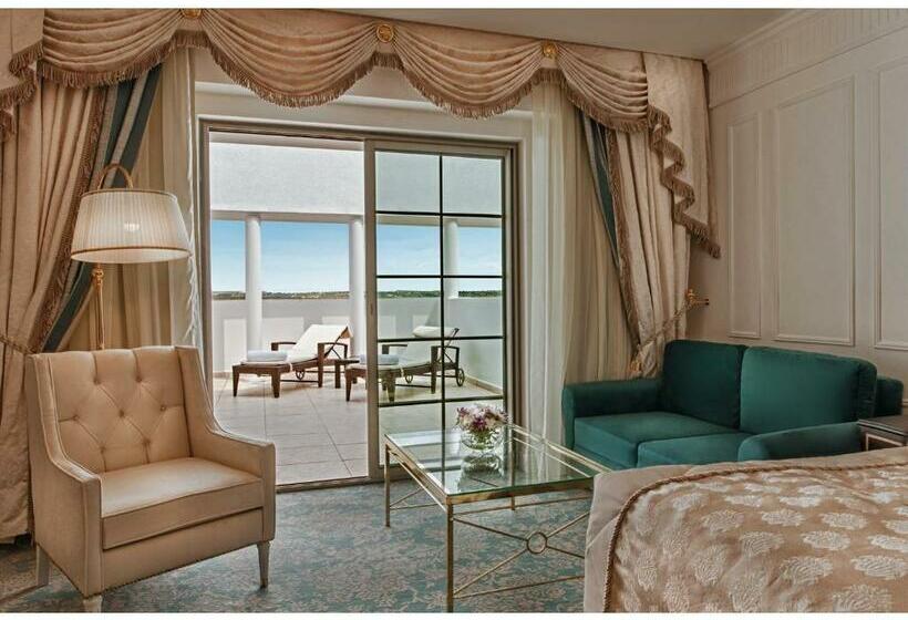 Номер Superior, Kaya Artemis Resort & Casino