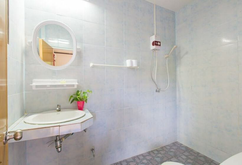 اتاق استاندارد با تخت بزرگ, Patong Rai Rom Yen Resort Sha