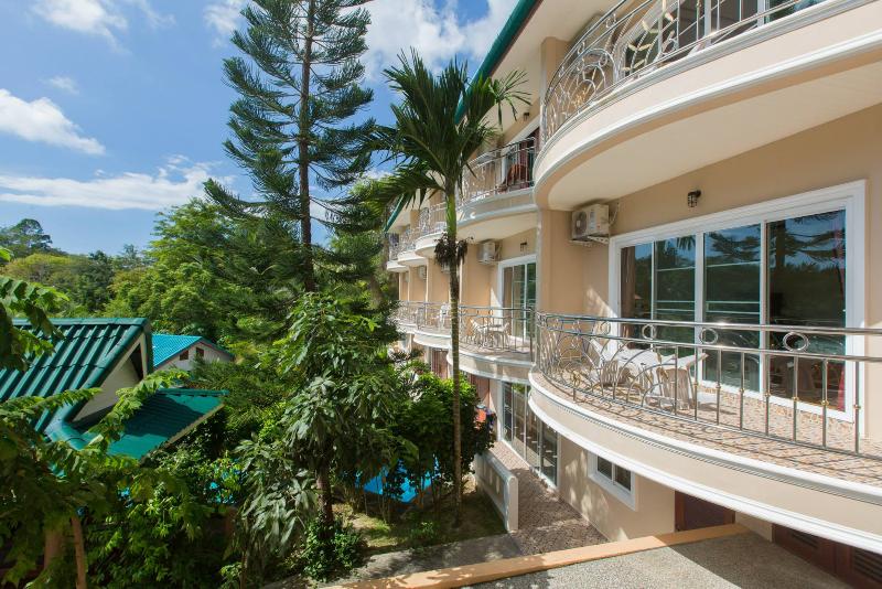 آپارتمان 1 خوابه با بالکن, Patong Rai Rom Yen Resort Sha