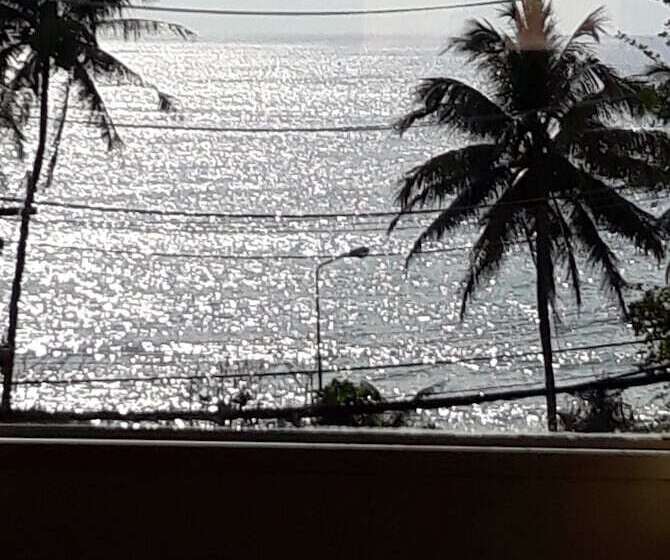 اتاق لوکس با بالکن, Porterhouse Beach