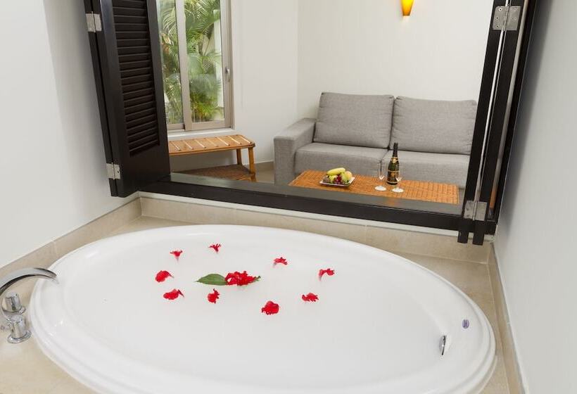 سوییت لوکس, Select Club At Sandos Caracol All Inclusive   Adults Only Area