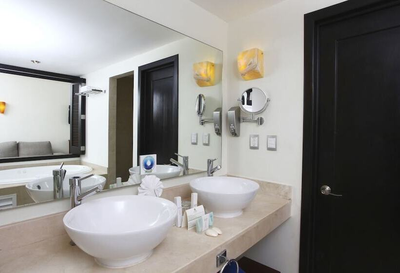 سوییت لوکس, Select Club At Sandos Caracol All Inclusive   Adults Only Area