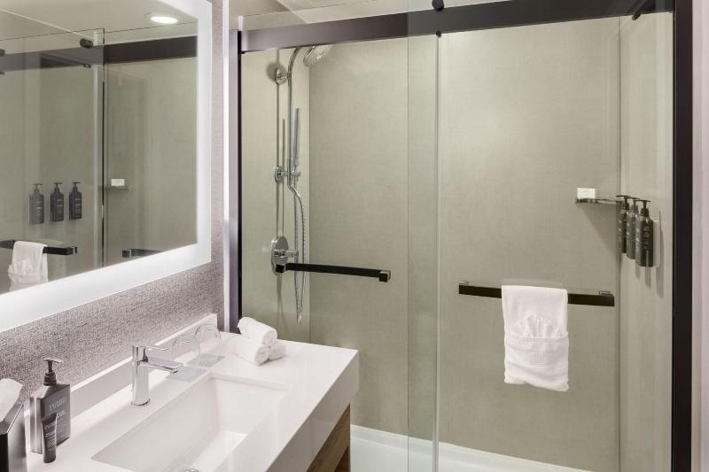 اتاق کلاب, Sheraton Hotel Stonebriar