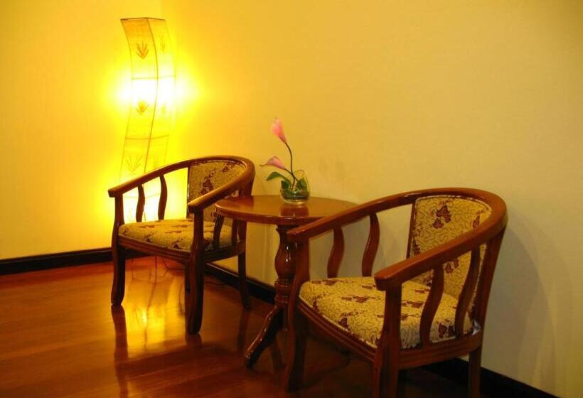 سوییت جونیور, Wannara Hotel Hua Hin