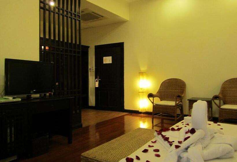 سوییت جونیور, Wannara Hotel Hua Hin