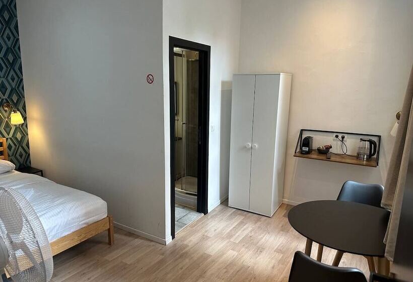 اتاق استاندارد, Bed Collège