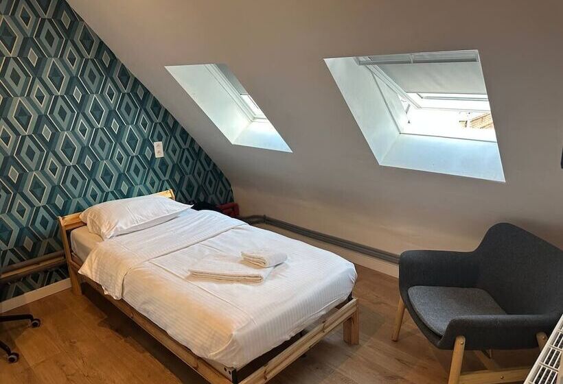 اتاق استاندارد یک نفره, Bed Collège