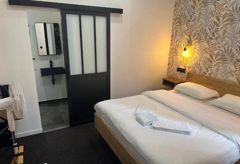 اتاق استاندارد, Bed Collège