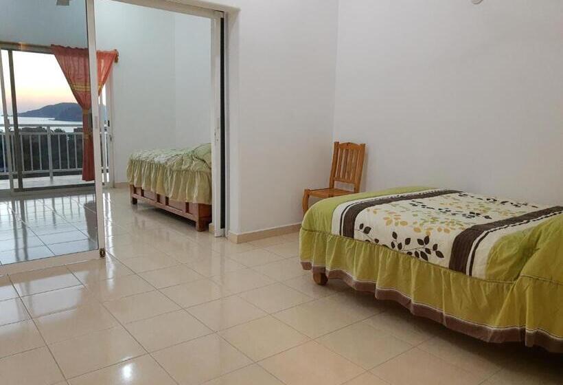 اتاق خانوادگی با چشم‌انداز دریا, Sunset House Zihuatanejo