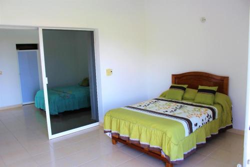 اتاق خانوادگی با چشم‌انداز دریا, Sunset House Zihuatanejo
