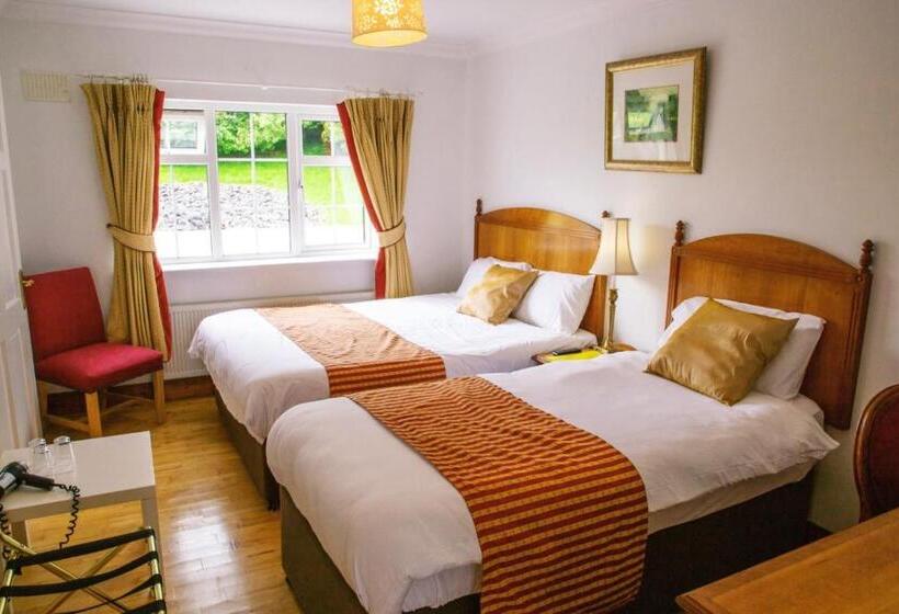 اتاق استاندارد سه نفره, Rockfield Manor B&b, Knock