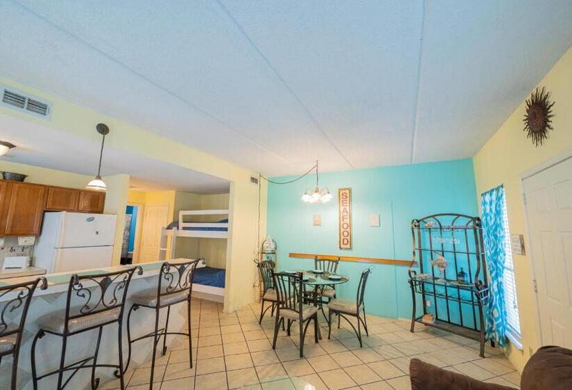 آپارتمان 1 خوابه با بالکن, South Padre Island Condo Is Walking Distance To The Beach, Sleeps 6, Third Floor, 2024 Traveler Awar