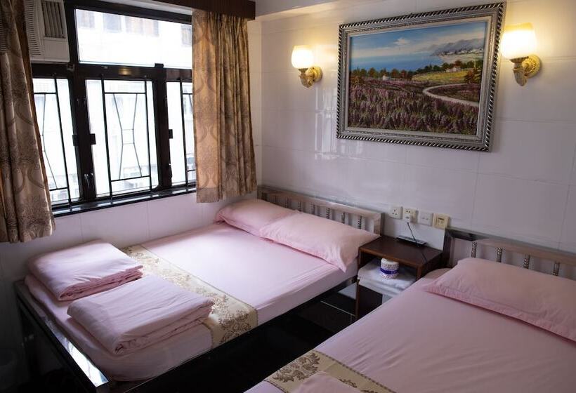 اتاق استاندارد سه نفره, Om Guest House