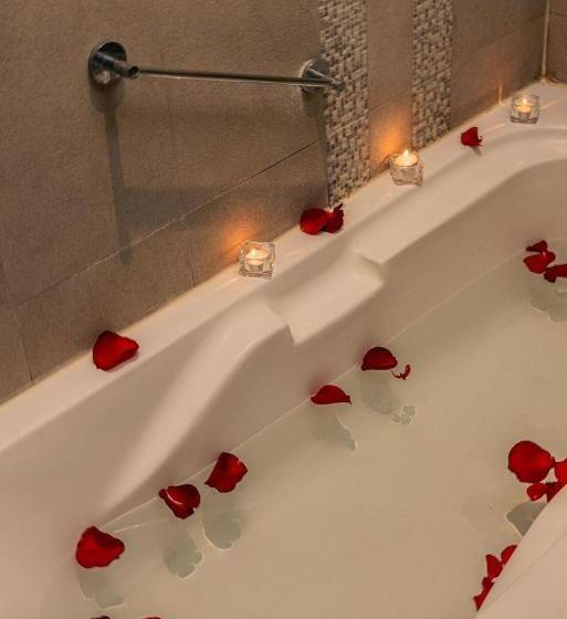 سوییت, Country Lodge Hotel & Resort Beirut