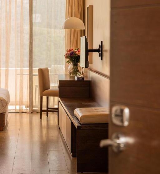 سوییت, Country Lodge Hotel & Resort Beirut