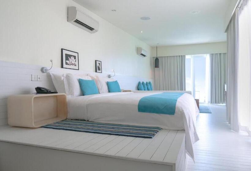 1-Bedroom Villa Sea View, Holiday Inn Resort Kandooma Maldives  Kids Stay & Eat Free