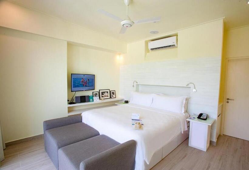 Maison 1 Chambre, Holiday Inn Resort Kandooma Maldives  Kids Stay & Eat Free