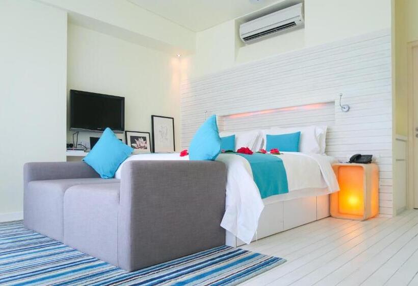 خانه 1 خوابه, Holiday Inn Resort Kandooma Maldives   Kids Stay & Eat Free And Dive Free For Certified Divers For A