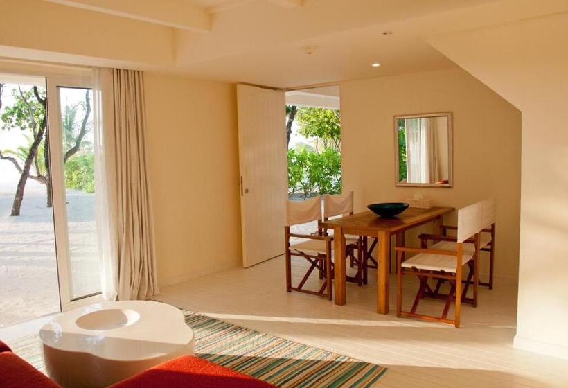 خانه 2 خوابه, Holiday Inn Resort Kandooma Maldives   Kids Stay & Eat Free And Dive Free For Certified Divers For A