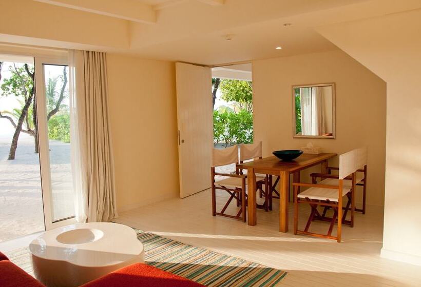 خانه 2 خوابه, Holiday Inn Resort Kandooma Maldives   Kids Stay & Eat Free And Dive Free For Certified Divers For A