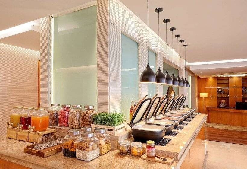 اتاق کلاب, Hyatt Regency Pune Hotel & Residences