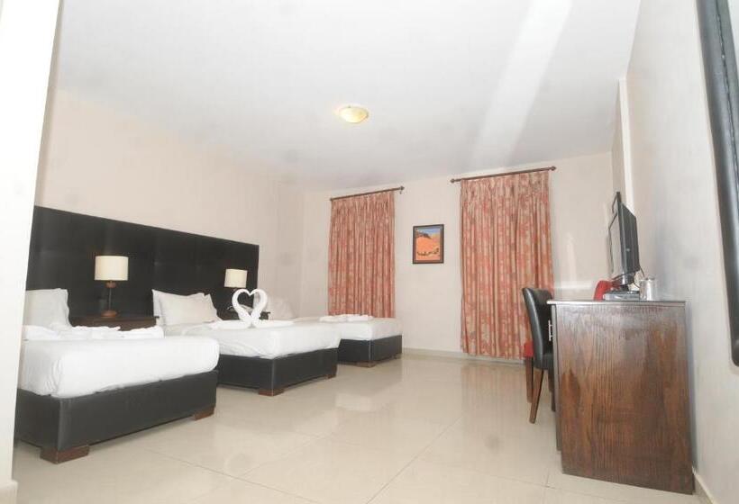اتاق استاندارد سه نفره, La Maison