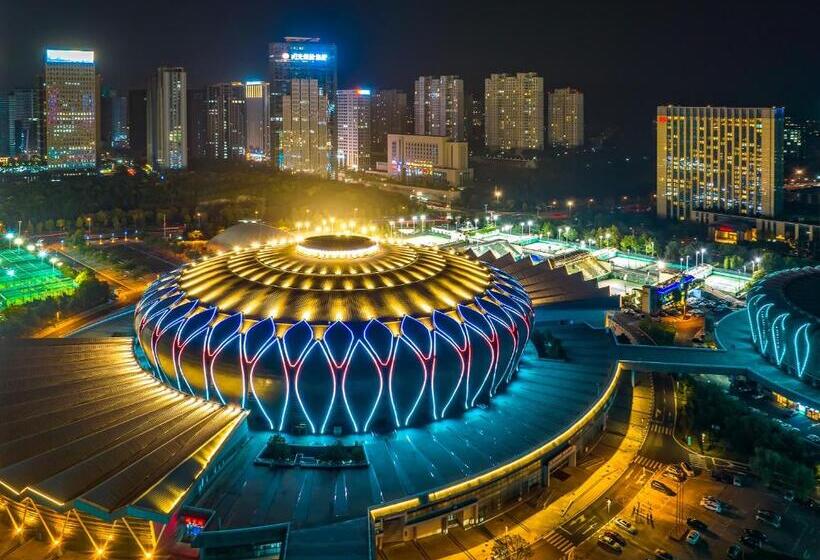 Deluxe Room King Bed & City View, Sheraton Jinan