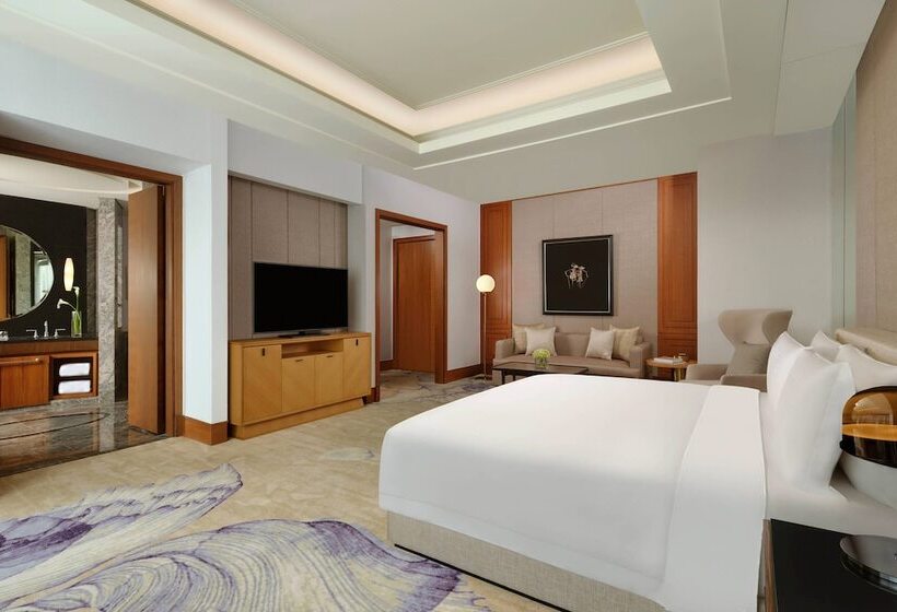 Standard Room Double Bed City View, The Ritzcarlton Jakarta, Pacific Place