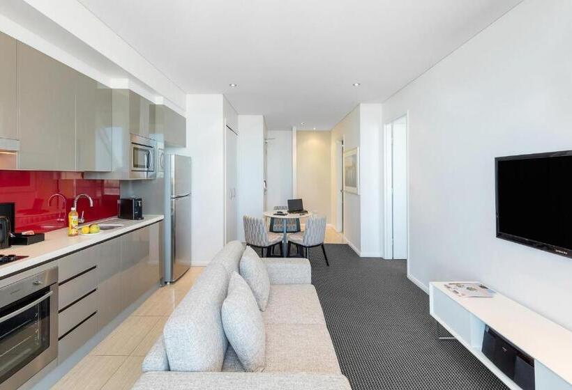 Deluxe Suite, Meriton Suites Campbell Street