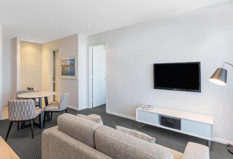 Deluxe Suite, Meriton Suites Campbell Street