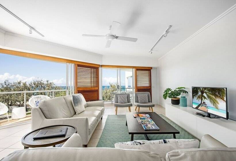 3 Bedroom Apartment Sea View, Rolling Surf Resort