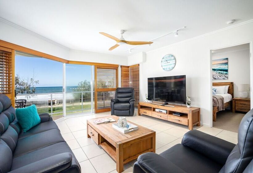 2 Bedroom Apartment Sea View, Rolling Surf Resort