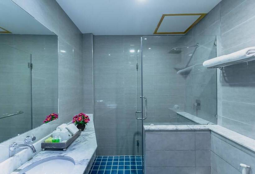اتاق سوپریور, Thanthip Beach Resort Patong