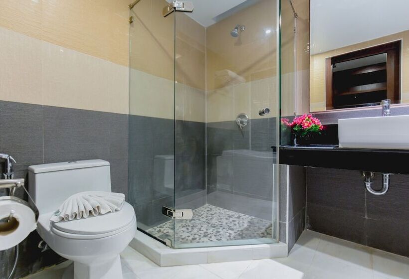 اتاق لوکس, Thanthip Beach Resort Patong