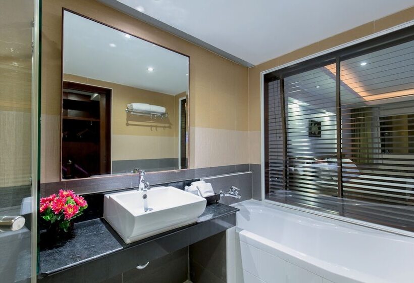 اتاق لوکس, Thanthip Beach Resort Patong