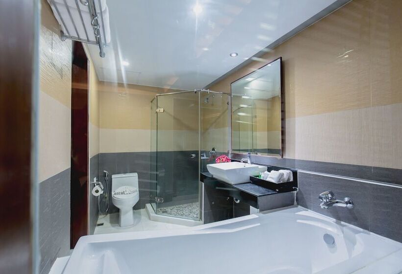 اتاق لوکس, Thanthip Beach Resort Patong